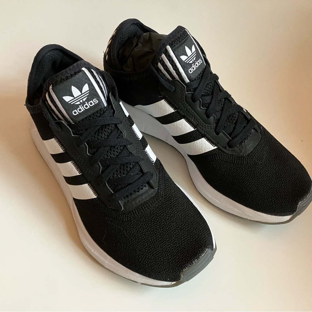 ECU ADIDAS SWIFT RUN WMS8